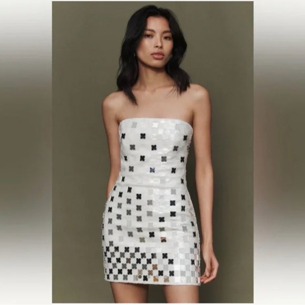 ILA Bridal
VIVIAN - STRAPLESS MINI SEQUIN DRESS WITH HAND STITCHED MIRRORS